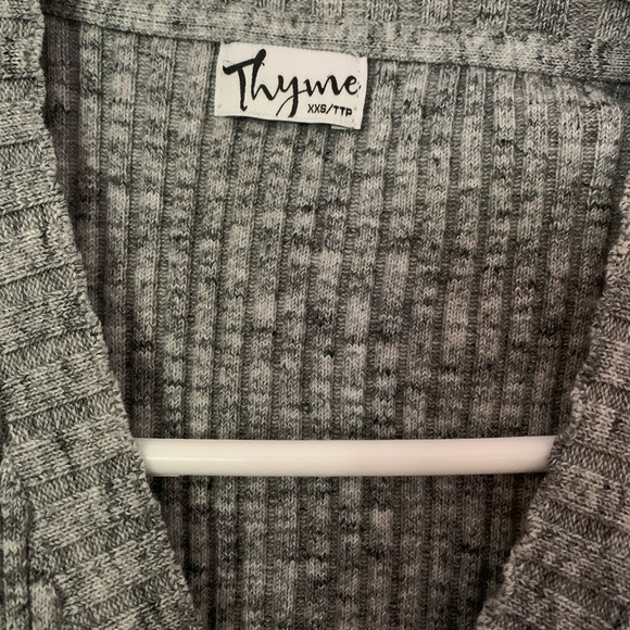 Thyme maternity seeater dress with belt. Size xxs - Picture 2 of 2